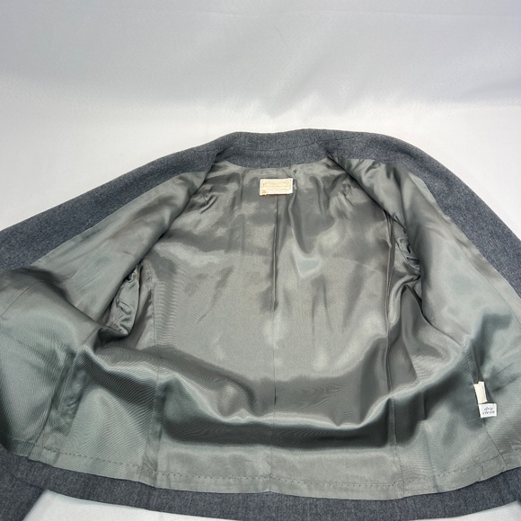 Excellent Condition Pendleton Gray Wool Blazer Size: 14 - Picture 10 of 15